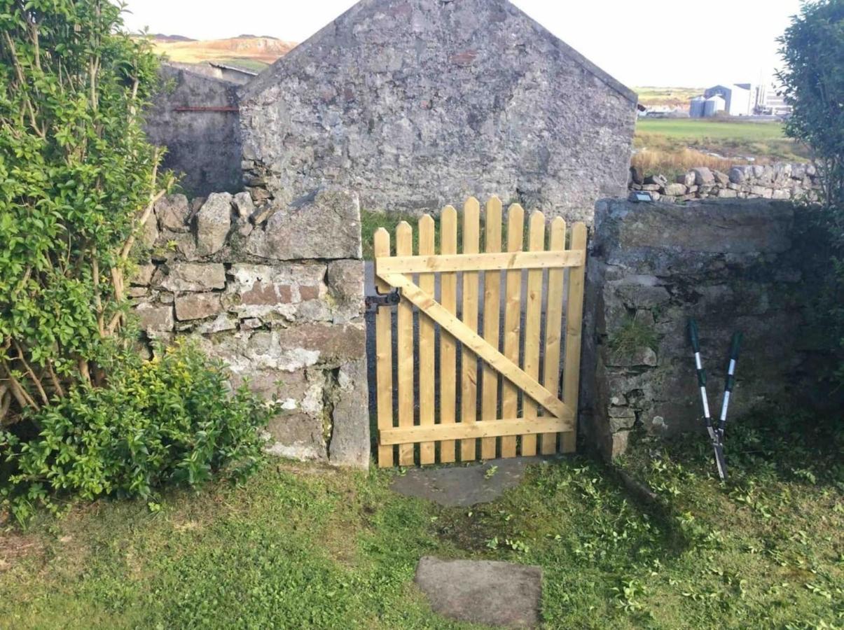 Quaint And Quirky Former Crofters Cottage In Port Ellen Exterior photo